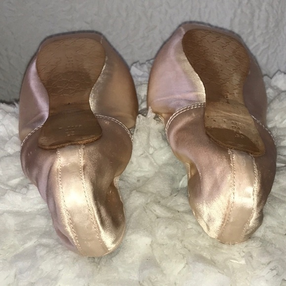 Capezio Tapered Toe (FlexiFirm) Pointe Ballet Shoe - Picture 11 of 11